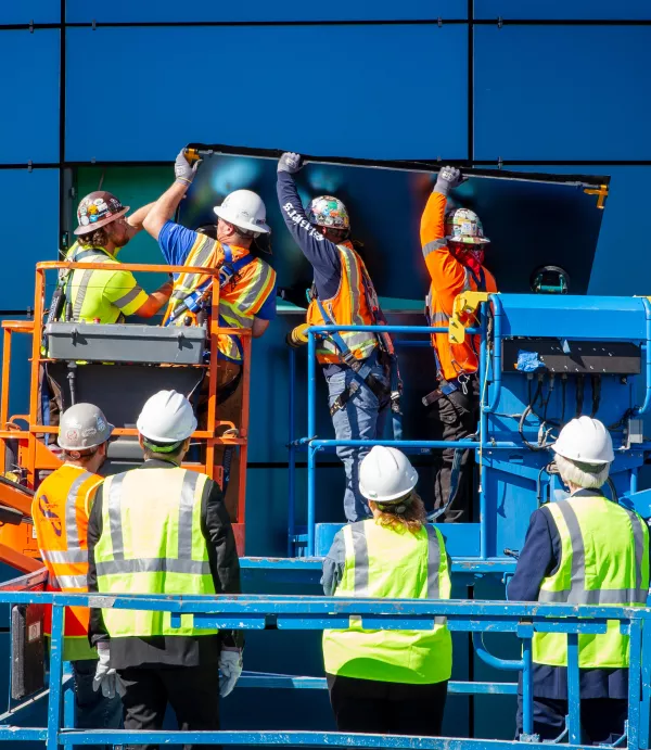 Aquarium of the Pacific Installs Final Glass Panel on $53-Million Expansion